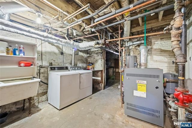 20 Paulin Boulevard, Leonia, NJ 07605