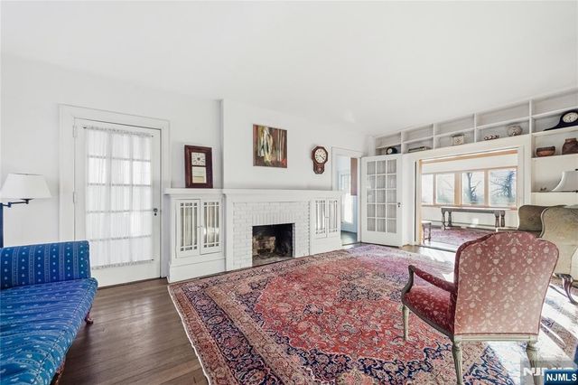 20 Paulin Boulevard, Leonia, NJ 07605