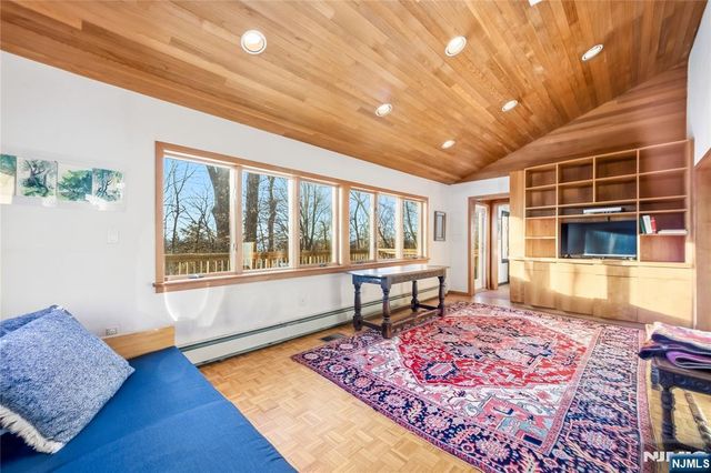 20 Paulin Boulevard, Leonia, NJ 07605