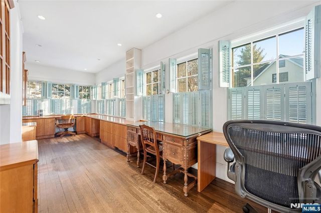 20 Paulin Boulevard, Leonia, NJ 07605