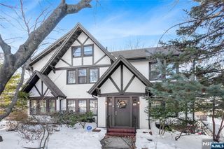 20 Paulin Boulevard, Leonia, NJ 07605