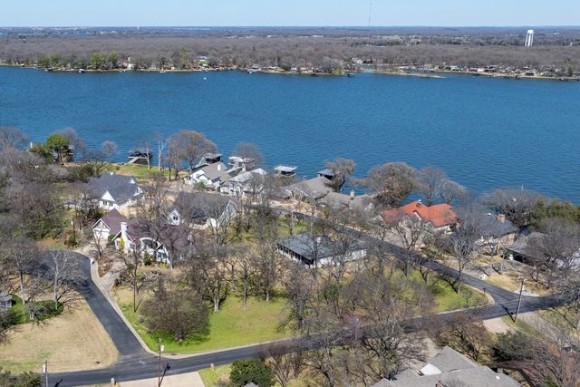 649 Enchanted Isles Drive, Mabank, TX 75156