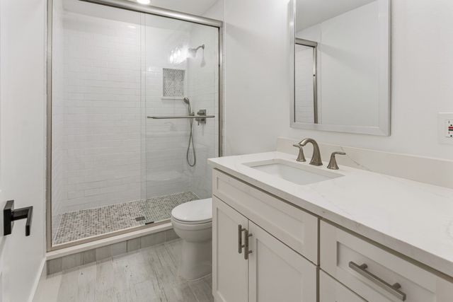 649 Enchanted Isles Drive, Mabank, TX 75156