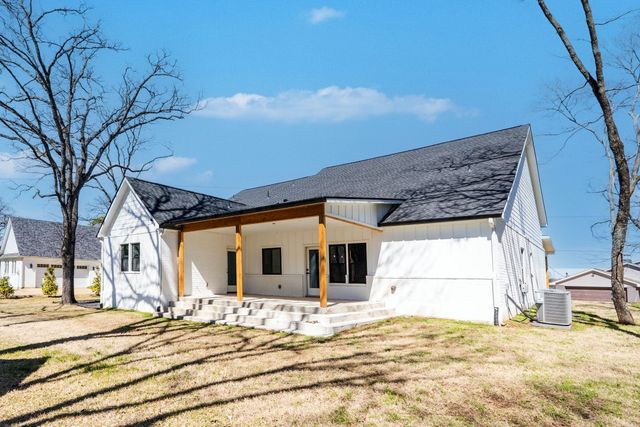 649 Enchanted Isles Drive, Mabank, TX 75156