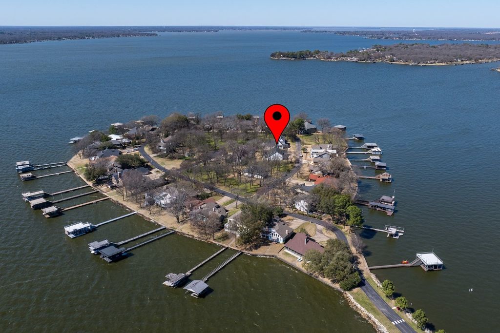 649 Enchanted Isles Drive, Mabank, TX 75156