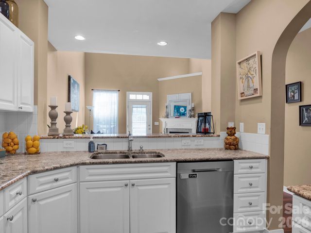 8444 Brookings Drive, Charlotte, NC 28269