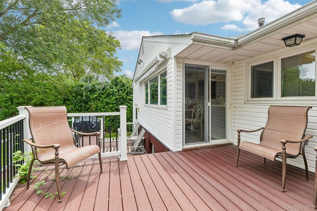 14 Gloria Place, Plainview, NY 11803