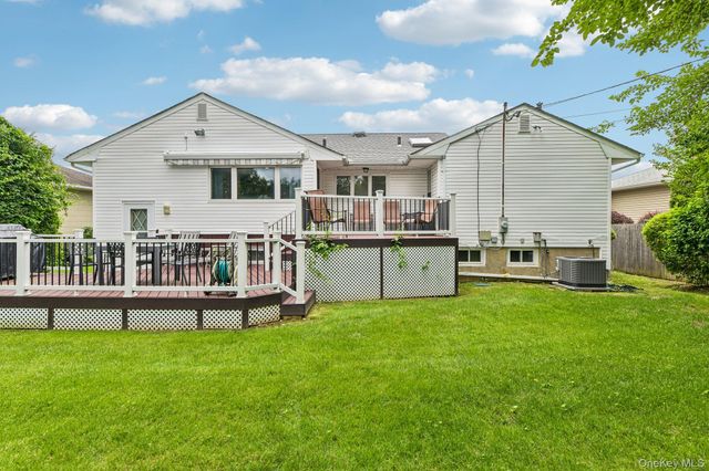 14 Gloria Place, Plainview, NY 11803