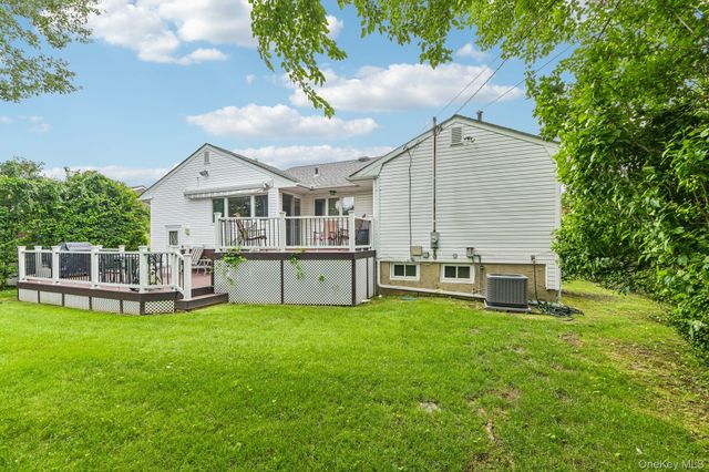 14 Gloria Place, Plainview, NY 11803