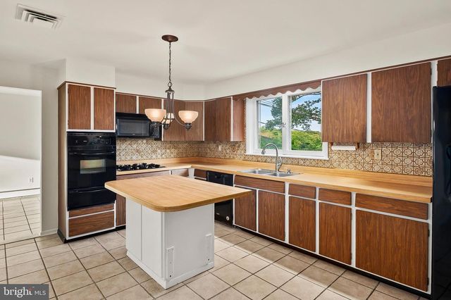 2992 NORMANDY DR, Ellicott City, MD 21043