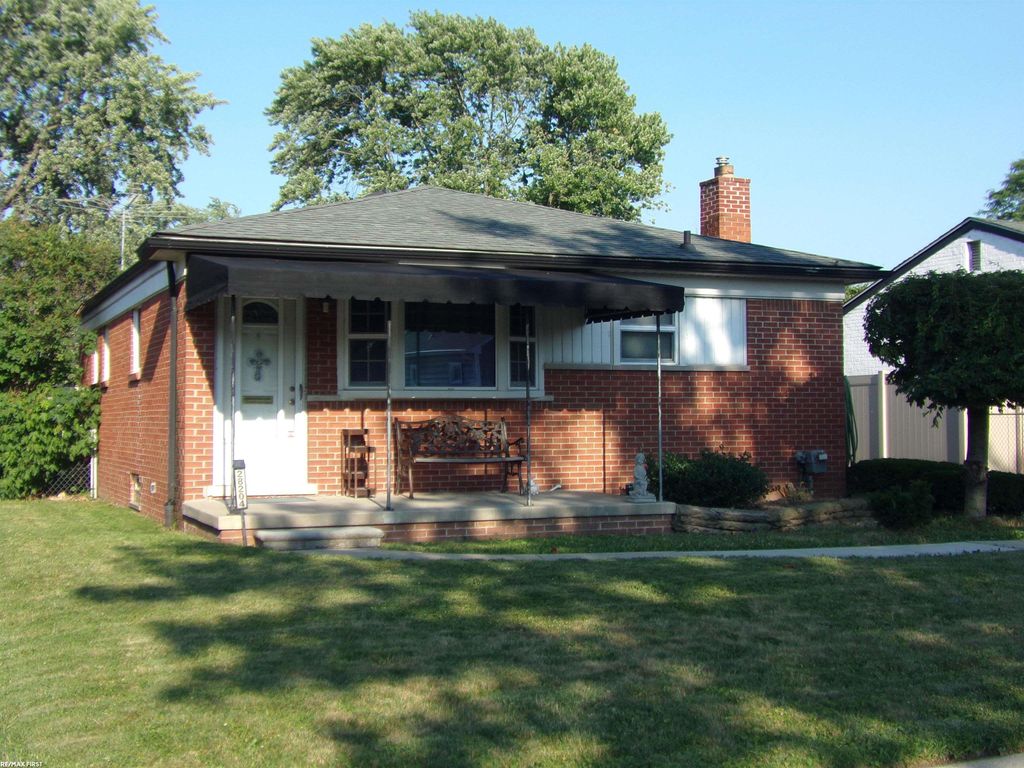 28204 Gladstone Street, St Clair Shores, MI 48081