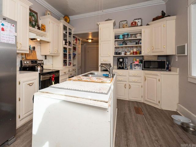 303 E Nichols Street, England, AR 72046