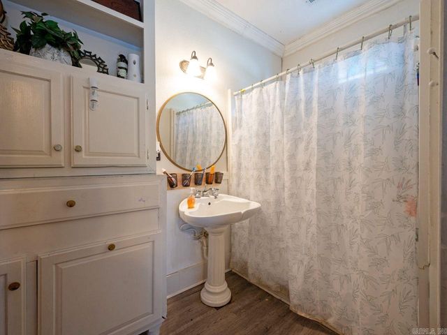 303 E Nichols Street, England, AR 72046