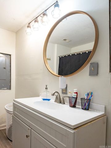 303 E Nichols Street, England, AR 72046