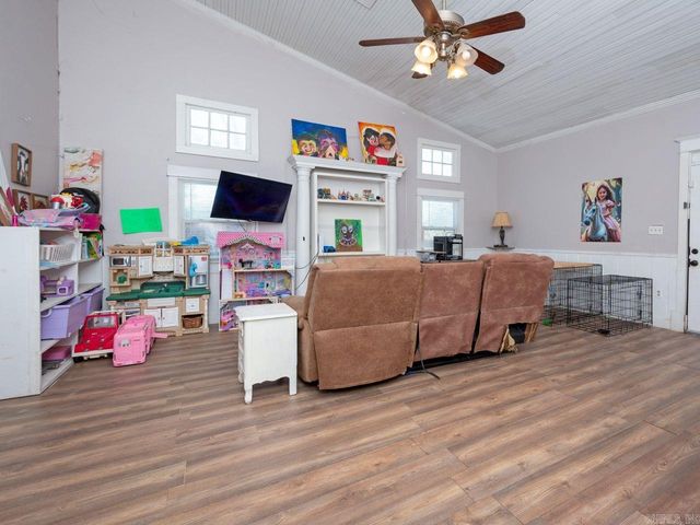 303 E Nichols Street, England, AR 72046