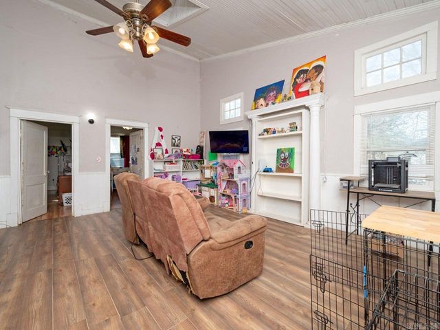 303 E Nichols Street, England, AR 72046