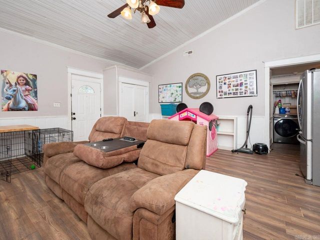 303 E Nichols Street, England, AR 72046