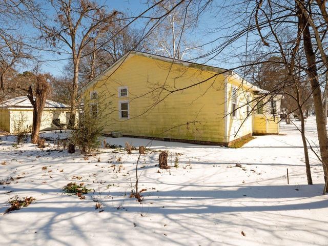 303 E Nichols Street, England, AR 72046