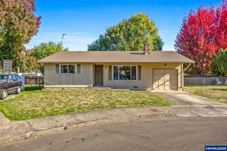 982 Queen Ct NE, Salem, OR 97301