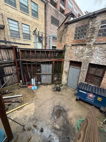 1015 W Belmont Avenue, Chicago, IL 60657