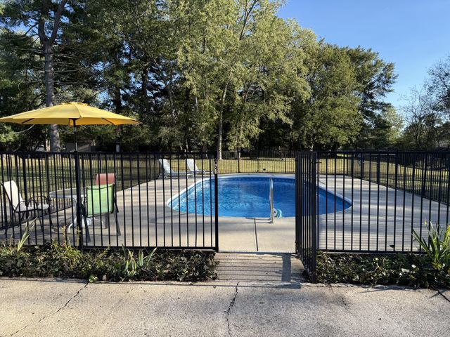 118 Allen Dr, Hendersonville, TN 37075