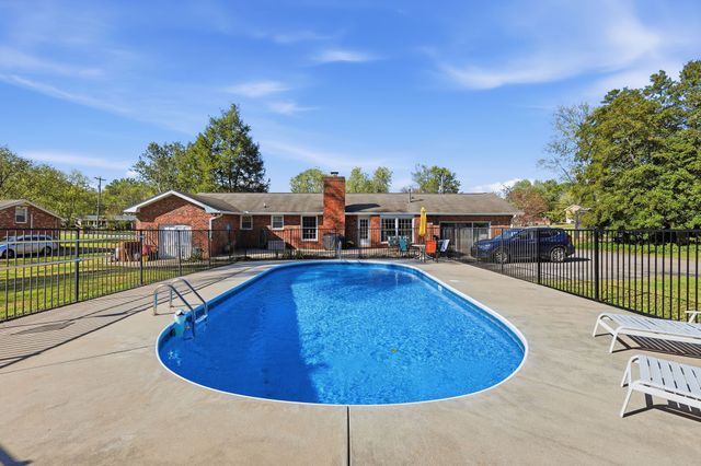 118 Allen Dr, Hendersonville, TN 37075