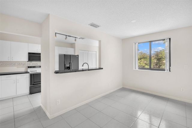 15825 SW 3rd Ct 204, Pembroke Pines, FL 33027