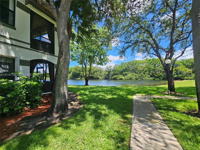 15825 SW 3rd Ct 204, Pembroke Pines, FL 33027