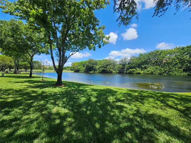 15825 SW 3rd Ct 204, Pembroke Pines, FL 33027