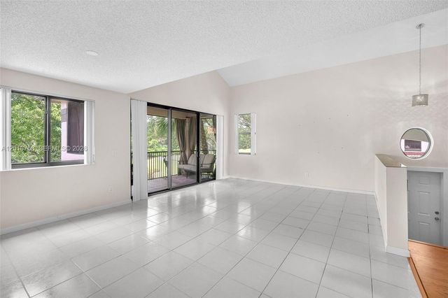 15825 SW 3rd Ct 204, Pembroke Pines, FL 33027
