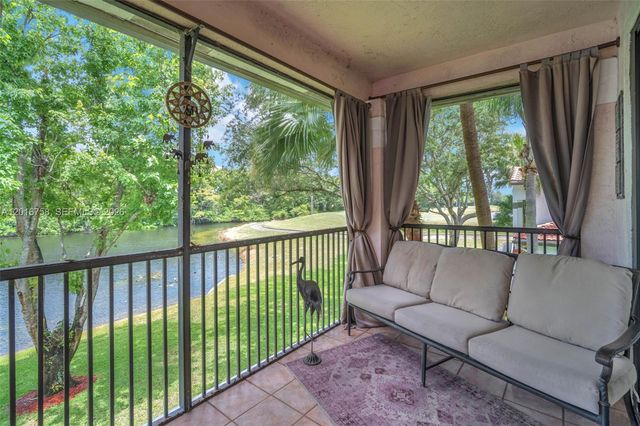 15825 SW 3rd Ct 204, Pembroke Pines, FL 33027