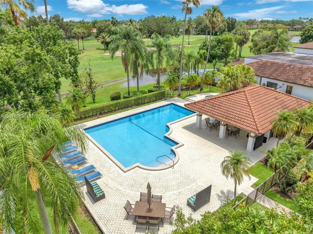 15825 SW 3rd Ct 204, Pembroke Pines, FL 33027