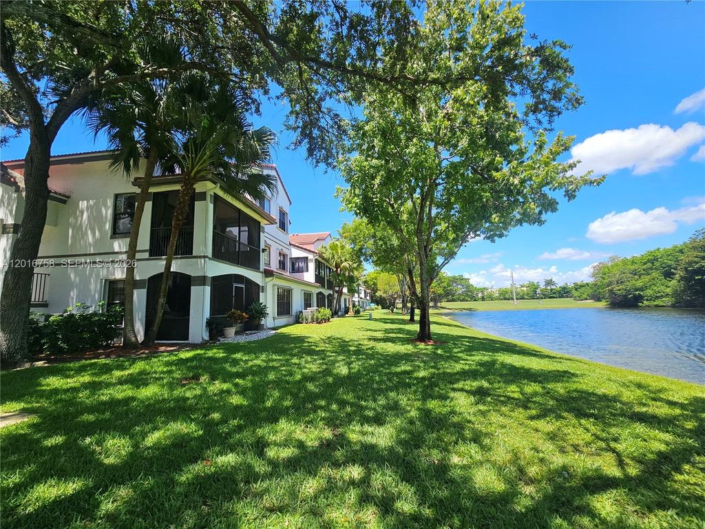 15825 SW 3rd Ct 204, Pembroke Pines, FL 33027
