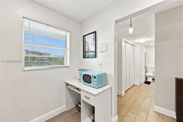 2800 NW 47th Ter 206B, Lauderdale Lakes, FL 33313