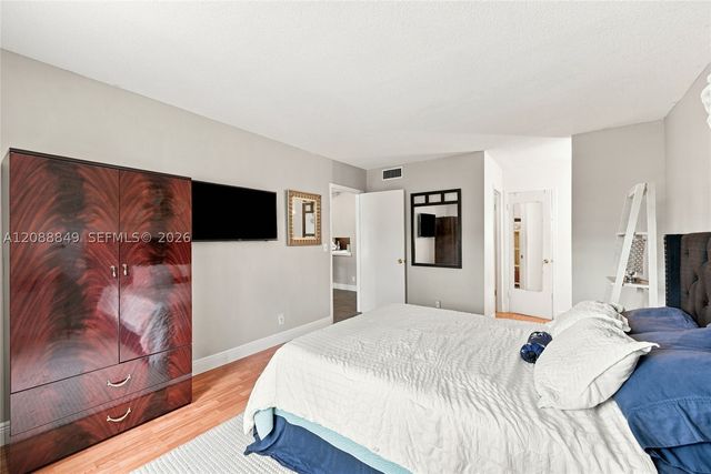 2800 NW 47th Ter 206B, Lauderdale Lakes, FL 33313