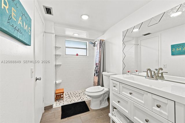 2800 NW 47th Ter 206B, Lauderdale Lakes, FL 33313