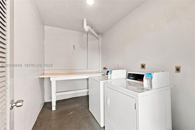2800 NW 47th Ter 206B, Lauderdale Lakes, FL 33313