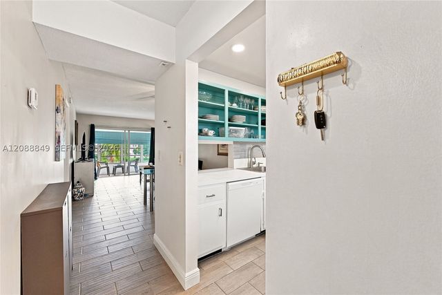 2800 NW 47th Ter 206B, Lauderdale Lakes, FL 33313