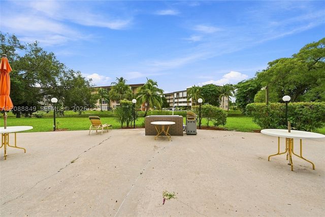 2800 NW 47th Ter 206B, Lauderdale Lakes, FL 33313
