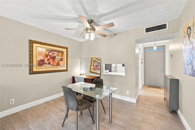 2800 NW 47th Ter 206B, Lauderdale Lakes, FL 33313