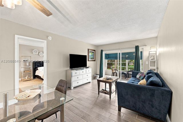2800 NW 47th Ter 206B, Lauderdale Lakes, FL 33313