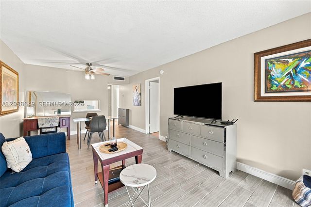 2800 NW 47th Ter 206B, Lauderdale Lakes, FL 33313