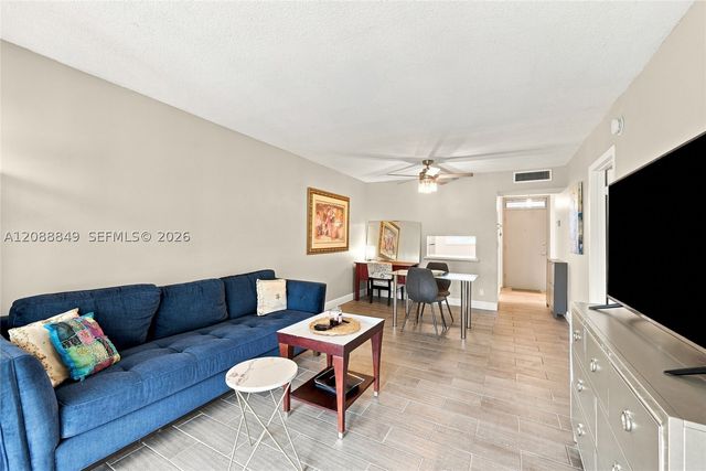 2800 NW 47th Ter 206B, Lauderdale Lakes, FL 33313
