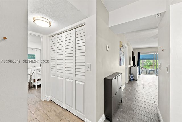 2800 NW 47th Ter 206B, Lauderdale Lakes, FL 33313