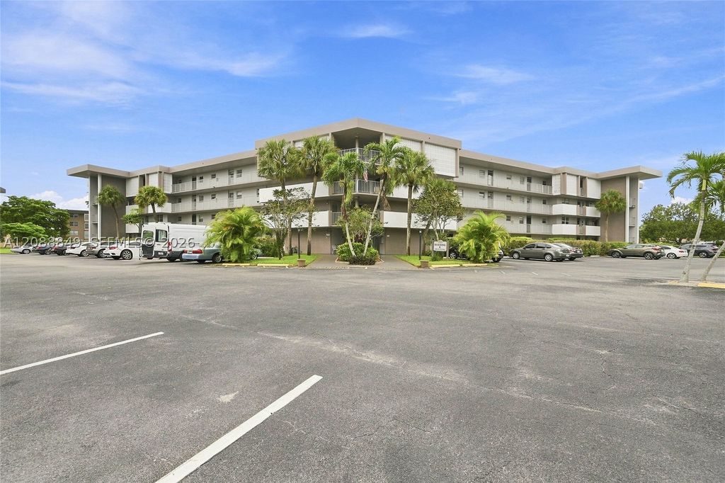 2800 NW 47th Ter 206B, Lauderdale Lakes, FL 33313