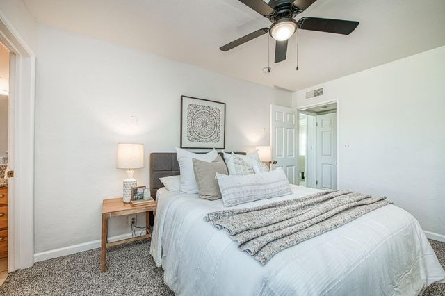 3365 E Ashlan Avenue, Fresno, CA 93726