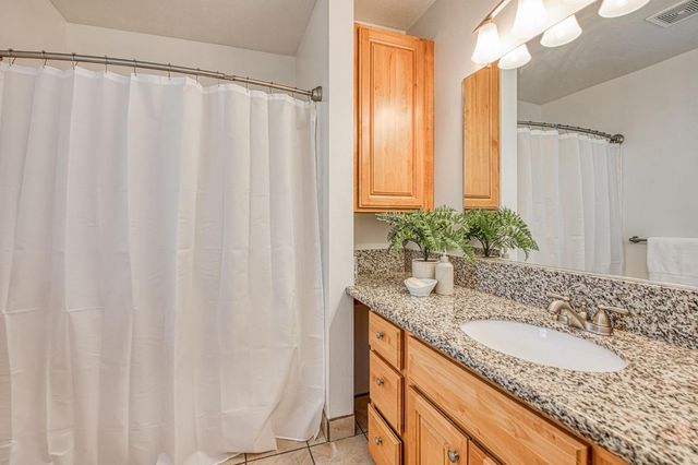 3365 E Ashlan Avenue, Fresno, CA 93726