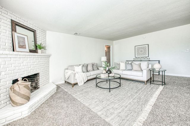 3365 E Ashlan Avenue, Fresno, CA 93726