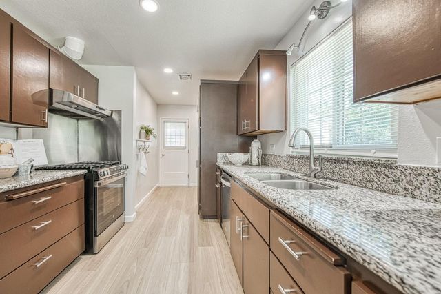 3365 E Ashlan Avenue, Fresno, CA 93726