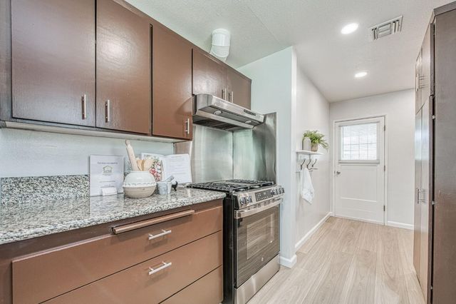 3365 E Ashlan Avenue, Fresno, CA 93726